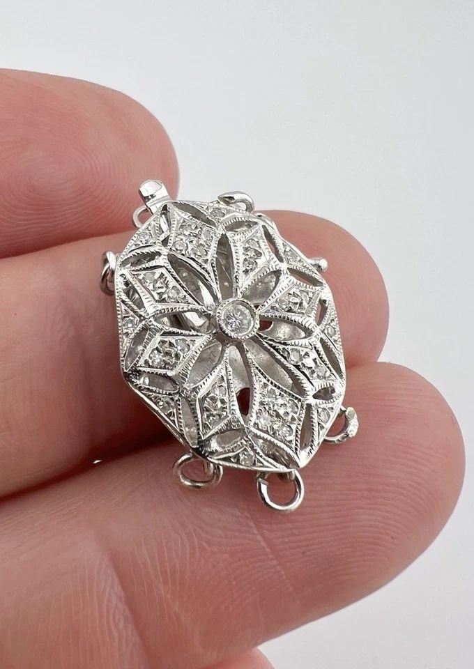 VTG 14K WHITE GOLD & DIAMOND FILIGREE CLASP 3 STRAND BRACELET NECKLACE FINDINGS: VTG 14K WHITE GOLD & DIAMOND FILIGREE CLASP 3 STRAND BRACELET NECKLACE FINDINGS Vtg 14k White Gold & Diamond Filigree Clasp 3 Strand Bracelet Necklace Findings Size: 1" Wide From O Ring to O Ring By 1