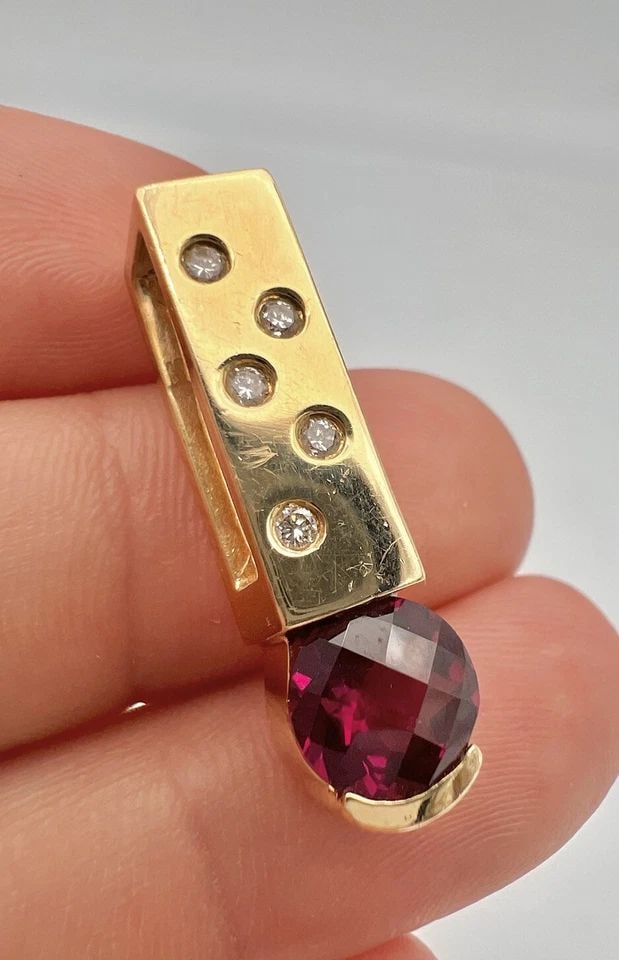 DESIGNER 14K YELLOW GOLD NATURAL RUBELLITE TOURMALINE & DIAMOND SLIDE PENDANT: DESIGNER 14K YELLOW GOLD NATURAL RUBELLITE TOURMALINE & DIAMOND SLIDE PENDANT Designer 14k Yellow Gold Natural Rubellite Tourmaline & Diamond Slide Pendant Size: Almost 1 1/4" Tall By 3/8" Wide Weight