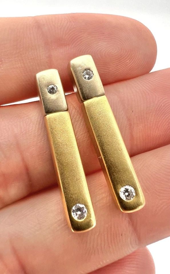 DESIGNER MODERNIST 14K YELLOW GOLD SATIN FINISH .15CT DIAMOND DANGLE EARRINGS: DESIGNER MODERNIST 14K YELLOW GOLD SATIN FINISH .15CT DIAMOND DANGLE EARRINGS Designer Modernist 14k Yellow Gold Satin Finish .15ct Diamond Dangle Earrings Size: 1 1/8" Tall With Dangle By Almost 1/4"