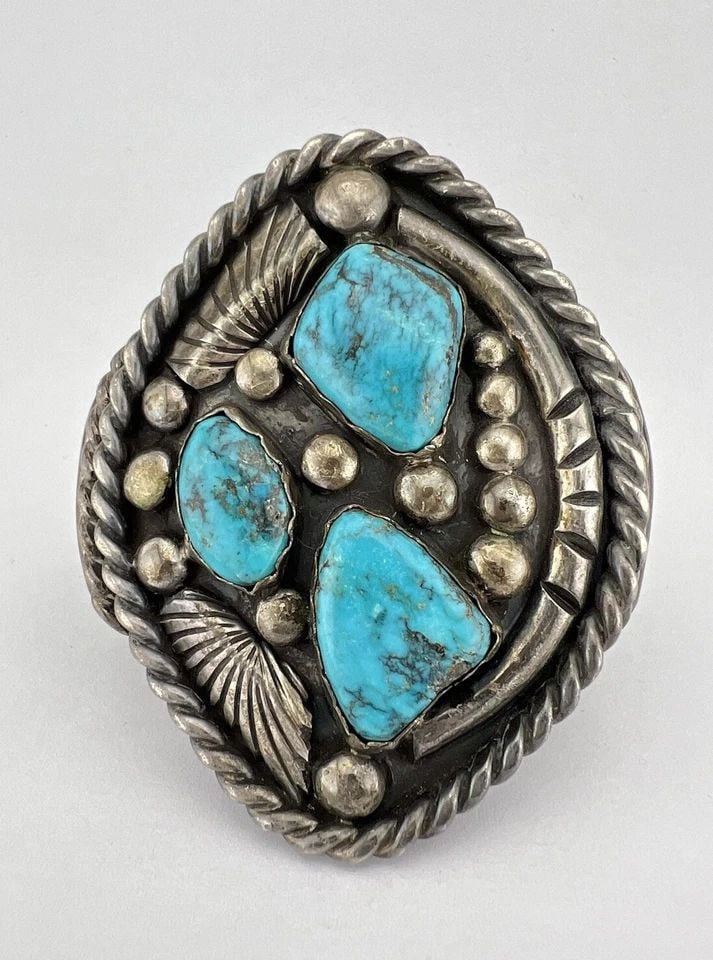 VTG NAVAJO BISBEE TURQUOISE STERLING SILVER STAMPED WIDE CUFF BRACELET 149.2G: VTG NAVAJO BISBEE TURQUOISE STERLING SILVER STAMPED WIDE CUFF BRACELET 149.2G Vtg Navajo Bisbee Turquoise Sterling Silver Stamped Twist Wide Cuff Bracelet 149.2g Cuff is 5 1/8" tip to Tip and has an 1