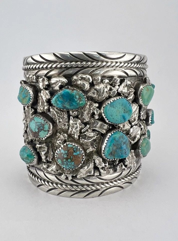 HUGE 2.5" VTG NAVAJO STERLING SILVER TURQUOISE NUGGET WIDE CUFF BRACELET 146.5G: HUGE 2.5" VTG NAVAJO STERLING SILVER TURQUOISE NUGGET WIDE CUFF BRACELET 146.5G HUGE 2.5" Vtg Navajo Sterling Silver Turquoise Nugget Wide Cuff Bracelet 146.5g Cuff is 5 3/4" tip to Tip and has an 1 1