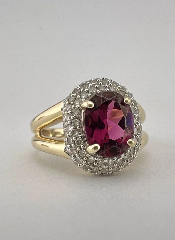 DESIGNER 14K YELLOW GOLD RHODOLITE GARNET & PAVE SET DIAMOND HALO RING: DESIGNER 14K YELLOW GOLD RHODOLITE GARNET & PAVE SET DIAMOND HALO RING Designer 14k Yellow Gold Rhodolite Garnet & Pave Set Diamond Halo Ring Ring Size: 7 - Can Be Resized Weight is 5.9 Grams on my sc