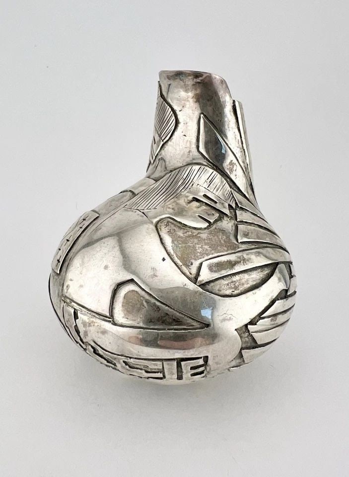 VTG NAVAJO STERLING SILVER DETAILED OVERLAY PUEBLO SCENE POT VASE WATER PITCHER (1 of 2)