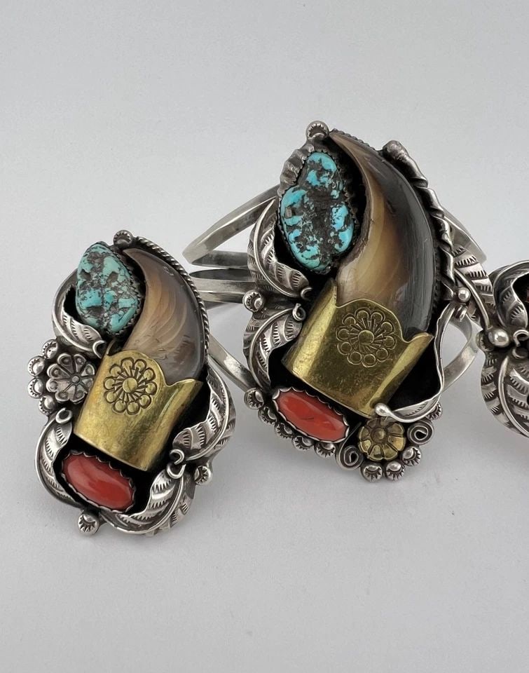 3) VTG NAVAJO STERLING SILVER TURQUOISE CORAL PENDANT & CUFF BRACELET & RING SET: 3) VTG NAVAJO STERLING SILVER TURQUOISE CORAL PENDANT & CUFF BRACELET & RING SET 3 Piece) Vtg Navajo Sterling Silver Turquoise & Coral Pendant & Cuff Bracelet & Ring Set Cuff is Just Under 5 1/2" tip 