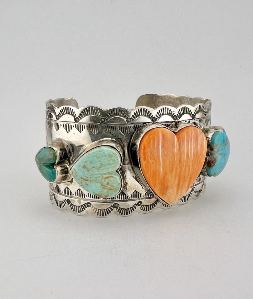 AARON JOHNSON NAVAJO STERLING TURQUOISE & SPINY OYSTER HEART CUFF BRACELET 76G: AARON JOHNSON NAVAJO STERLING TURQUOISE & SPINY OYSTER HEART CUFF BRACELET 76G Aaron Johnson Navajo Sterling Silver Turquoise & Spiny Oyster Heart Cuff Bracelet 76g Cuff is Around 5 3/4" tip to Tip an