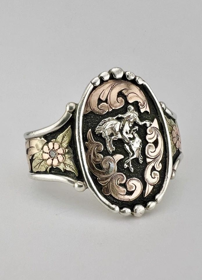1998 ??BOB BERG STERLING SILVER & 10K GOLD FLORAL ENGRAVED COWBOY CUFF BRACELET: 1998 ??BOB BERG STERLING SILVER & 10K GOLD FLORAL ENGRAVED COWBOY CUFF BRACELET 1998 ??Bob Berg Southwest / Western Sterling Silver & 10k Gold Floral Engraved Cowboy Cuff Bracelet Cuff is Around 5 5/8