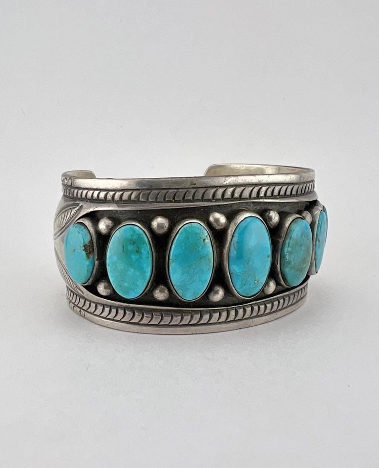 OLD NAVAJO STERLING SILVER NEVADA BLUE GEM TURQUOISE STAMPED CUFF BRACELET 66.5G: OLD NAVAJO STERLING SILVER NEVADA BLUE GEM TURQUOISE STAMPED CUFF BRACELET 66.5G OLD Navajo Sterling Silver Nevada Blue Gem Turquoise Stamped Cuff Bracelet 66.5g Cuff is 5 1/4" tip to Tip and has a 1 