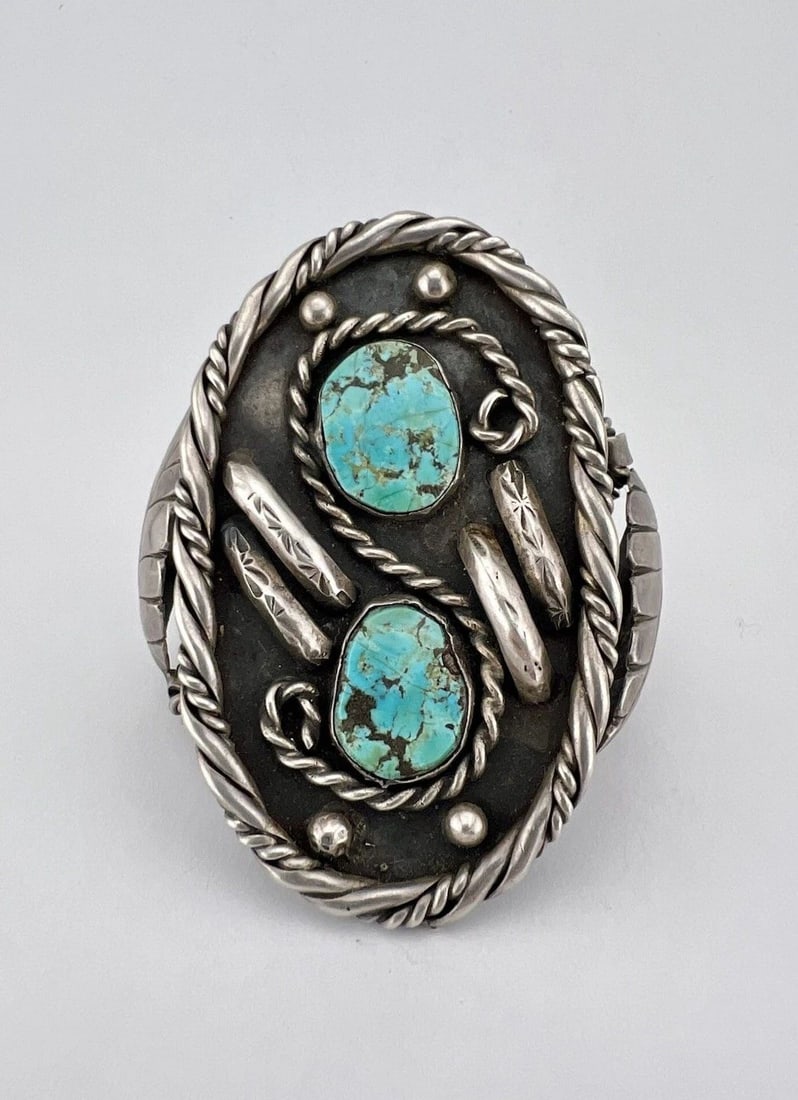 HUGE 3" VTG NAVAJO STERLING SILVER NATURAL KINGMAN TURQUOISE CUFF BRACELET 96.7G: HUGE 3" Vtg Navajo Sterling Silver Natural Kingman Turquoise Cuff Bracelet 96.7g Cuff is Just Under 5" tip to Tip and has a 1 1/8" Wide Adjustable Gap Cuff Is 3" Wide In the Center Weight is 96.7 Gram