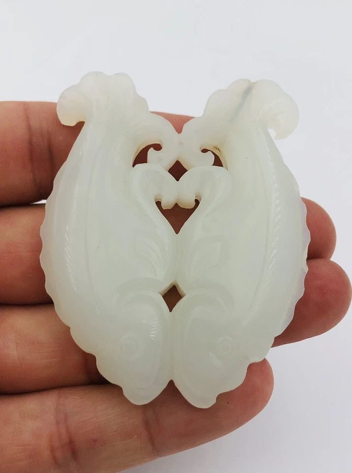OLD CHINESE CARVED MUTTON FAT WHITE CELADON NEPHRITE JADE FISH PLAQUE PENDANT (1 of 2)