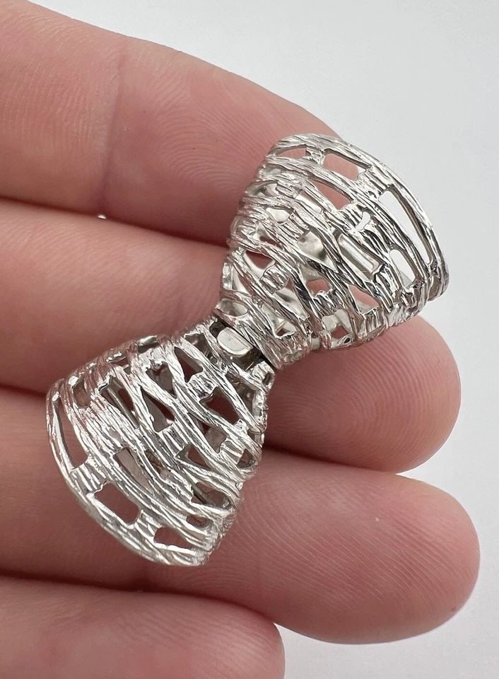 VTG MODERNIST 14K WHITE GOLD MULTI STRAND BRACELET NECKLACE CLASP BAIL FINDINGS: VTG MODERNIST 14K WHITE GOLD MULTI STRAND BRACELET NECKLACE CLASP BAIL FINDINGS Vtg Modernist 14k White Gold Multi Strand Bracelet Necklace Clasp Bail Findings Size: Over 1 1/4" Wide By Just Under 3/4