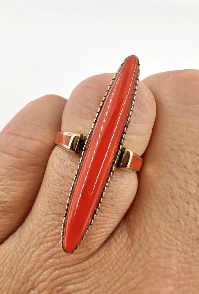 CONTEMPORARY NAVAJO 14K YELLOW GOLD NATURAL RED MEDITERRANEAN CORAL LONG RING: CONTEMPORARY NAVAJO 14K YELLOW GOLD NATURAL RED MEDITERRANEAN CORAL LONG RING Vtg Contemporary Navajo 14k Yellow Gold Natural Red Mediterranean Coral Long Ring Size: 9 Weight is 6.6 Grams on my scale 
