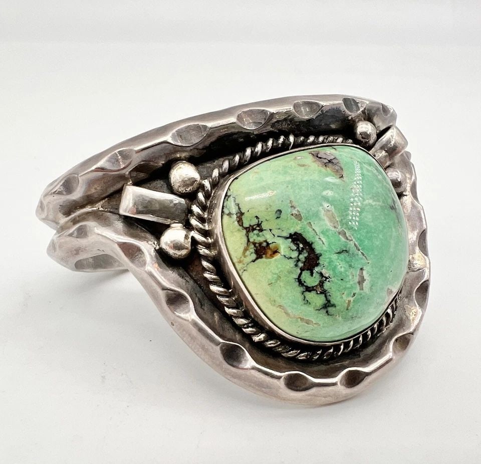 VTG APACHE STERLING SILVER KING'S MANASSA TURQUOISE SHIELD CUFF BRACELET 84.5G (1 of 2)