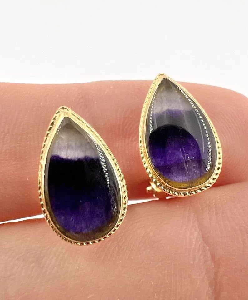 ANTIQUE SWEDEN SCANDINAVIAN 18K YELLOW GOLD PEAR SHAPED AMETHYST CLIP EARRINGS: ANTIQUE SWEDEN SCANDINAVIAN 18K YELLOW GOLD PEAR SHAPED AMETHYST CLIP EARRINGS Antique Sweden SCANDINAVIAN 18k Yellow Gold Pear Shaped Amethyst Clip Earrings Size: 5/8" Tall By 3/8" Wide - (15mm Tall 