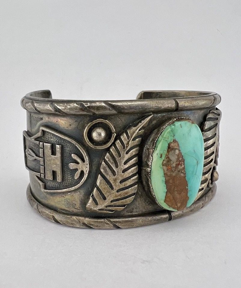 VTG NAVAJO STERLING SILVER ROYSTON TURQUOISE STAMPED KACHINA CUFF BRACELET 92.5G: VTG NAVAJO STERLING SILVER ROYSTON TURQUOISE STAMPED KACHINA CUFF BRACELET 92.5G Vtg Navajo Sterling Silver Royston Turquoise Stamped Kachina Cuff Bracelet 92.5g Cuff is 5 1/4" tip to Tip and has a 1 