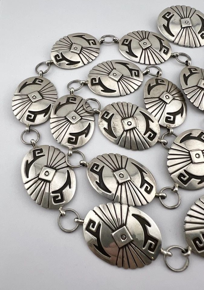 VTG CORBET JOE JR NAVAJO STERLING SILVER TRIBAL OVERLAY CONCHO BELT 35.5"-161.2G: VTG CORBET JOE JR NAVAJO STERLING SILVER TRIBAL OVERLAY CONCHO BELT 35.5"-161.2G Vtg Corbet Joe Jr Navajo Sterling Silver Tribal Overlay Concho Belt 35.5"-161.2g Belt Size: 35.5" - Tip To Tip - Adjust