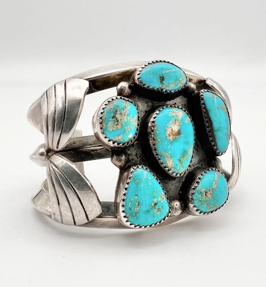 VINTAGE NAVAJO STERLING SILVER BLUE GEM TURQUOISE CARINATED CUFF BRACELET 94.8G: VINTAGE NAVAJO STERLING SILVER BLUE GEM TURQUOISE CARINATED CUFF BRACELET 94.8G Vintage Navajo Sterling Silver Blue Gem Turquoise Carinated Cuff Bracelet 94.8g Cuff is 5" tip to Tip and has a 1 1/8" S