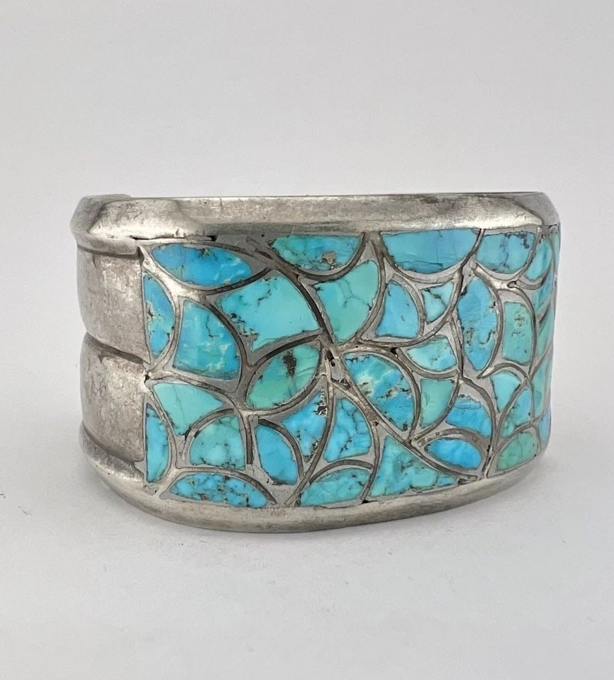 ALICE LEEKYA HOMER ZUNI STERLING TURQUOISE FISHSCALE INLAY CUFF BRACELET 103.4G: ALICE LEEKYA HOMER ZUNI STERLING TURQUOISE FISHSCALE INLAY CUFF BRACELET 103.4G Vintage Alice Leekya Homer Zuni Sterling Silver Turquoise Fishscale Inlay Cuff Bracelet 103.4g Cuff is 5 1/4" tip to Tip
