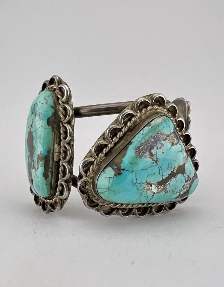 MASSIVE VTG NAVAJO STERLING SILVER INDIAN MOUNTAIN TURQUOISE CUFF BRACELET 93G: MASSIVE Vtg Navajo Sterling Silver Indian Mountain Turquoise Cuff Bracelet 93g Cuff is 5 5/8" tip to Tip and has a 1" Wide - Slightly Adjustable Gap Cuff Is 1 7/8" Wide In the Center Weight is 93.00 G