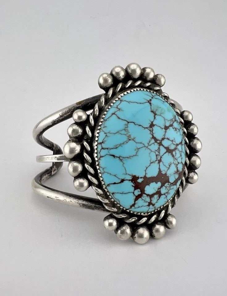 VINTAGE NAVAJO STERLING SILVER NATURAL SPIDERWEB #8 TURQUOISE CUFF BRACELET 88G: VINTAGE NAVAJO STERLING SILVER NATURAL SPIDERWEB #8 TURQUOISE CUFF BRACELET 88G Vintage Navajo Sterling Silver Natural Spiderweb #8 Turquoise Cuff Bracelet 88g Cuff is 5 5/8" tip to Tip and has an Aro