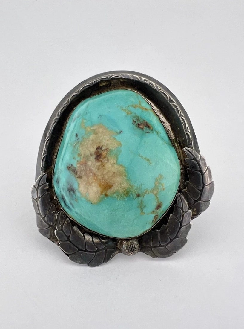 HUGE VTG NAVAJO STERLING SILVER NATURAL KINGMAN TURQUOISE CUFF BRACELET 104.5G: HUGE Vtg Navajo Sterling Silver NATURAL Kingman Turquoise Cuff Bracelet 104.5g Cuff is Around 5 3/8" tip to Tip and has a 7/8" Wide Adjustable Gap Cuff Is 3" Wide In the Center Weight is 104.5 Grams o
