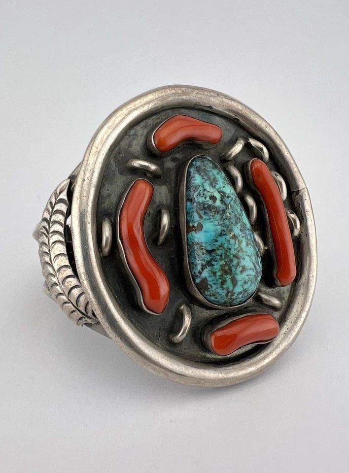 VTG NAVAJO STERLING SILVER HIGH GRADE TURQUOISE & RED CORAL CUFF BRACELET 93.7G: VTG NAVAJO STERLING SILVER HIGH GRADE TURQUOISE & RED CORAL CUFF BRACELET 93.7G Vtg Navajo Sterling Silver High Grade Turquoise & Red Coral Cuff Bracelet 93.7g Cuff is 5 1/8" tip to Tip and has an Aro