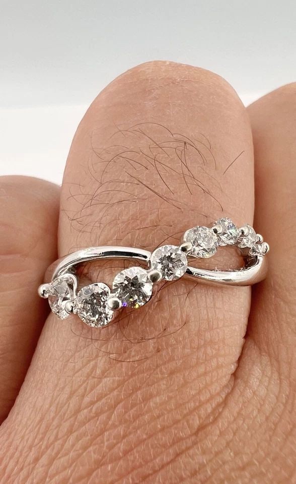 FINE ARYA 14K WHITE GOLD VS .75CT ROUND BRILLIANT DIAMOND JOURNEY INFINITY RING (1 of 2)