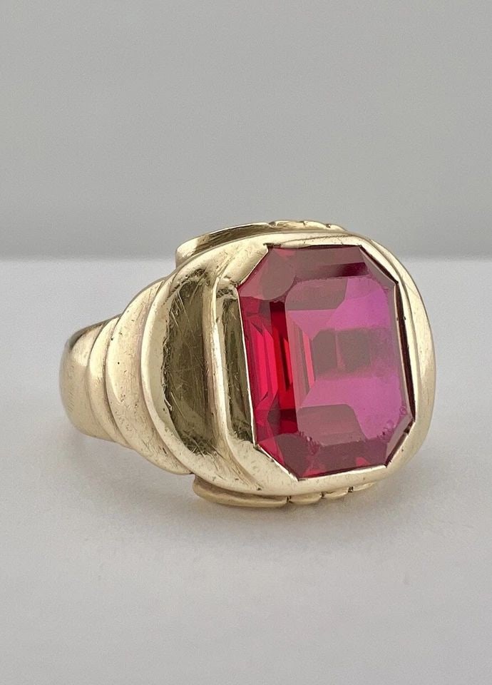 ANTIQUE ART DECO 10K YELLOW GOLD OLD CUT SYNTHETIC LAB RUBY SIGNET PINKY RING (1 of 2)