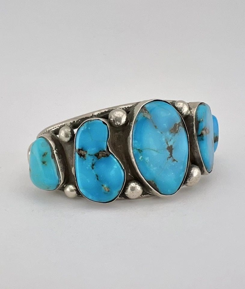 MELVIN THOMPSON NAVAJO STERLING SILVER KINGMAN TURQUOISE CUFF 5 STONE BRACELET: MELVIN THOMPSON NAVAJO STERLING SILVER KINGMAN TURQUOISE CUFF 5 STONE BRACELET Vintage Melvin Thompson Navajo Sterling Silver Kingman Turquoise Cuff 5 Stone Bracelet Cuff is 5 7/8" tip to Tip and has 