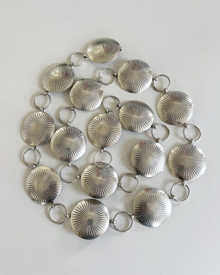 VINTAGE NAVAJO STERLING SILVER DEEP STAMPED ROUND CONCHO LINK BELT 35.5" -138.5G (1 of 2)