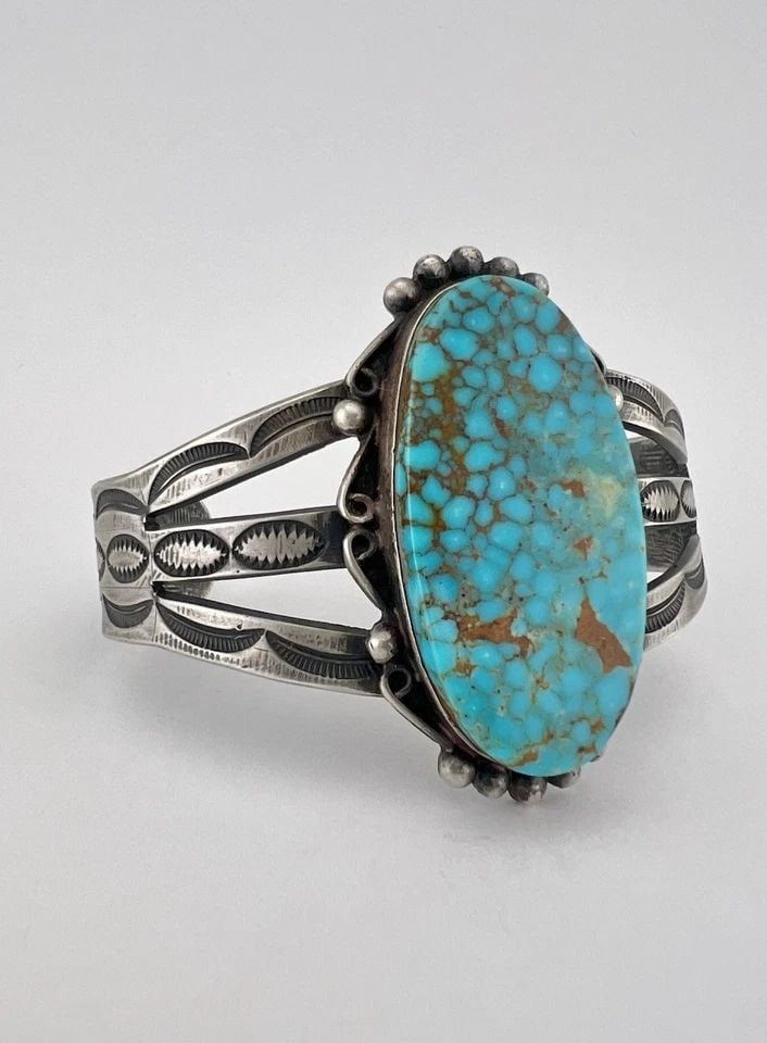 VTG NAVAJO STERLING SILVER SPIDERWEB BIRDSEYE KINGMAN TURQUOISE CUFF BRACELET: VTG NAVAJO STERLING SILVER SPIDERWEB BIRDSEYE KINGMAN TURQUOISE CUFF BRACELET Vintage Navajo Sterling Silver Spiderweb Birdseye Kingman Turquoise Stamped Cuff Bracelet Cuff is 5 3/8" tip to Tip and ha