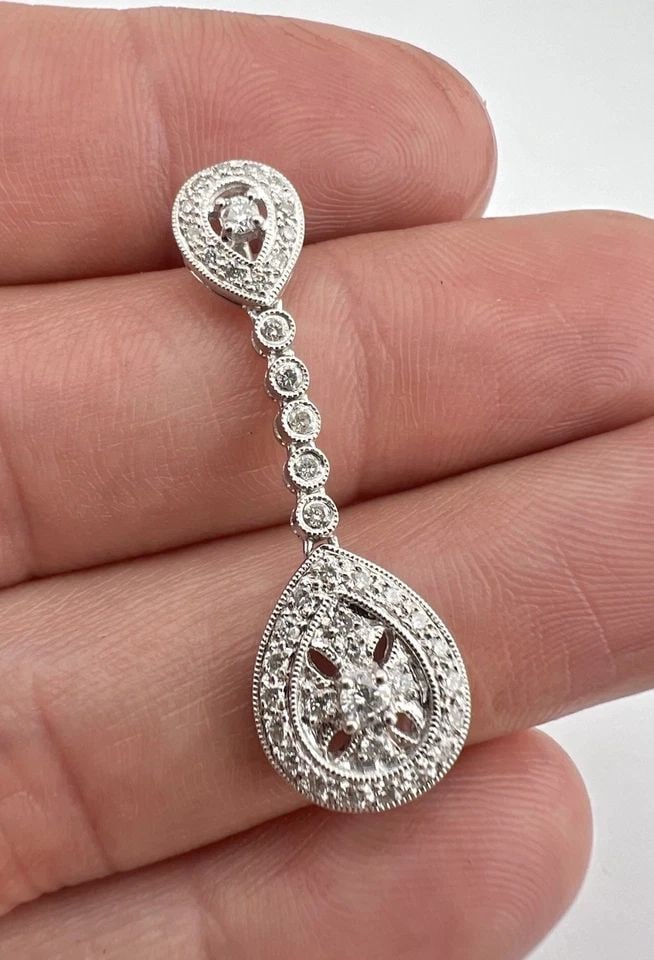 DESIGNER FRM 18K WHITE GOLD PAVE SET .48CT DIAMOND LONG TEARDROP PENDANT 3.4G: DESIGNER FRM 18K WHITE GOLD PAVE SET .48CT DIAMOND LONG TEARDROP PENDANT 3.4G Designer FRM 18k White Gold Pave Set .48ct Diamond Long Teardrop Pendant 3.4g Size: Just Under 1 1/2" Tall By 11mm Wide At