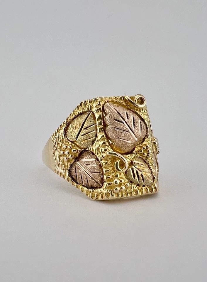VINTAGE COLEMAN COMPANY 10K GOLD BLACK HILLS GOLD LEAF & GRAPE MEN'S RING 6.2G (1 of 2)