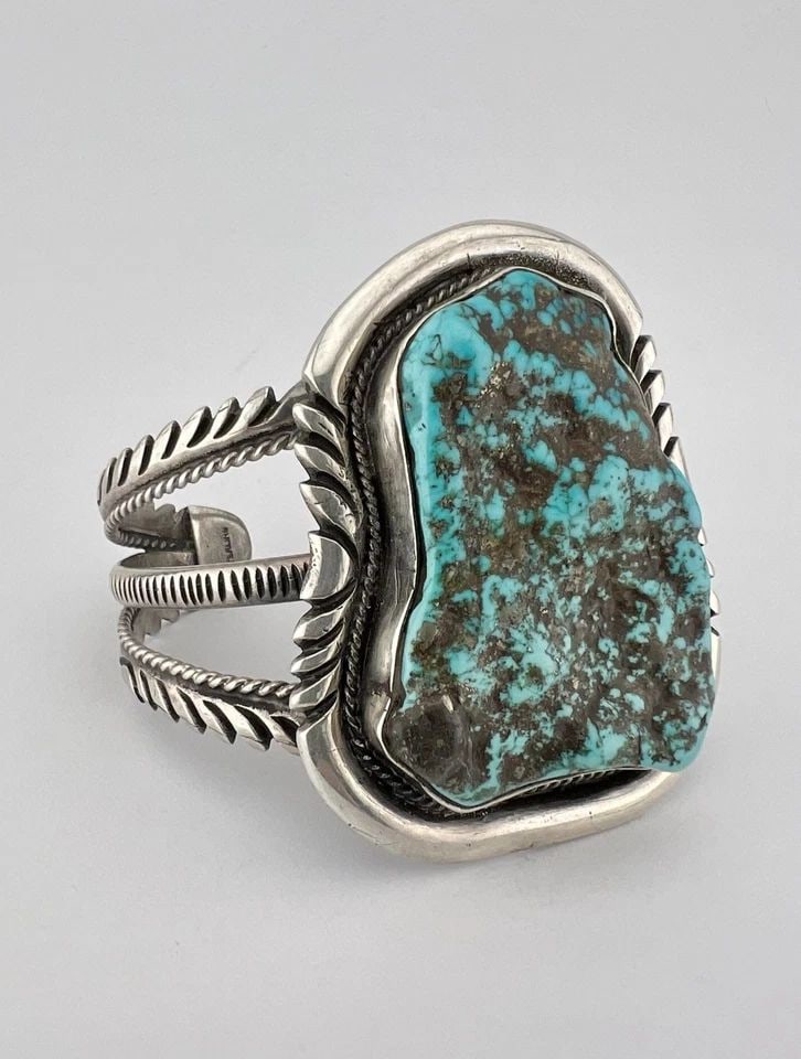 HUGE VTG NAVAJO STERLING SILVER SLEEPING BEAUTY TURQUOISE CUFF BRACELET 93.8G: HUGE VTG NAVAJO STERLING SILVER SLEEPING BEAUTY TURQUOISE CUFF BRACELET 93.8G HUGE Vtg Navajo Sterling Silver Sleeping Beauty Turquoise Cuff Bracelet 93.8g Cuff is 6 3/8" tip to Tip and has a 1 1/8" W