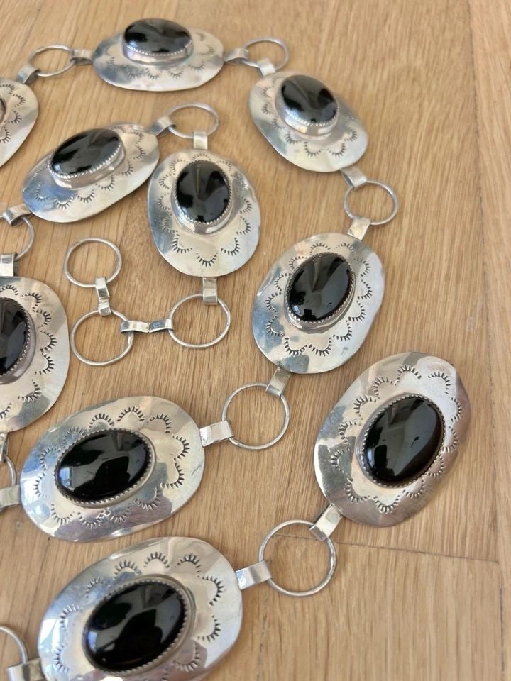 VINTAGE NAVAJO STERLING SILVER BLACK ONYX STAMPED CONCHO BELT 41" -166G: VINTAGE NAVAJO STERLING SILVER BLACK ONYX STAMPED CONCHO BELT 41" -166G Vintage Navajo Sterling Silver Black Onyx Stamped Concho Belt 41" -166g Belt Size: 41" - Tip To Tip - Adjustable Down Buckle / C