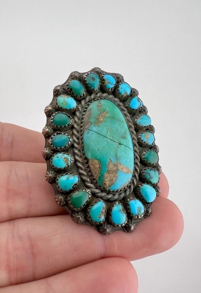 HUGE 1940'S NAVAJO STERLING SILVER GREASY TURQUOISE CLUSTER WOMEN'S OVAL RING 2": HUGE 1940'S NAVAJO STERLING SILVER GREASY TURQUOISE CLUSTER WOMEN'S OVAL RING 2" Early OLD HUGE 1940's Navajo Sterling Silver Greasy Turquoise Cluster Women's Oval Ring 2" Ring Size: 9 Weight is 22.7 
