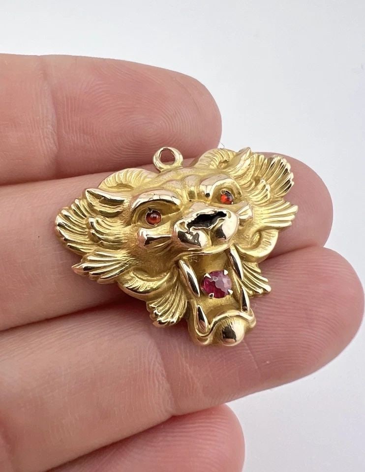 ANTIQUE VICTORIAN 14K YELLOW GOLD RUBY 3D LION CHARM PENDANT 3.6G (1 of 2)