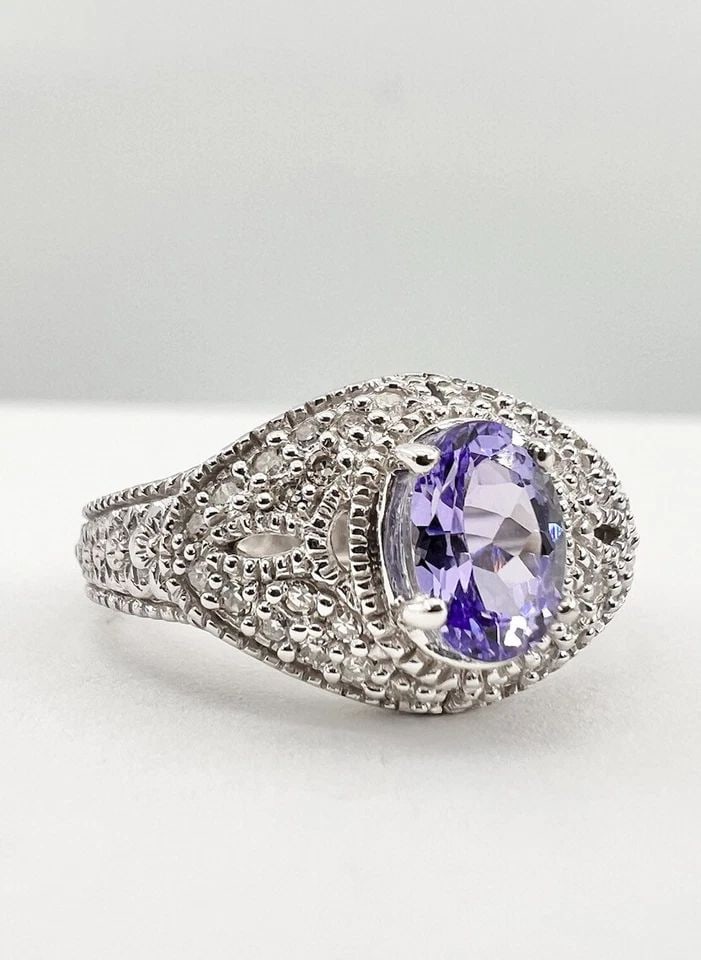 DESIGNER FINE 14K WHITE GOLD 1.00CT NATURAL TANZANITE & .25CT PAVE DIAMOND RING: DESIGNER FINE 14K WHITE GOLD 1.00CT NATURAL TANZANITE & .25CT PAVE DIAMOND RING Designer Fine 14k White Gold 1.00ct Natural Tanzanite & .25ct Pave Diamond Ring Size: 7 - Can Be Resized Weight is 6.5 G