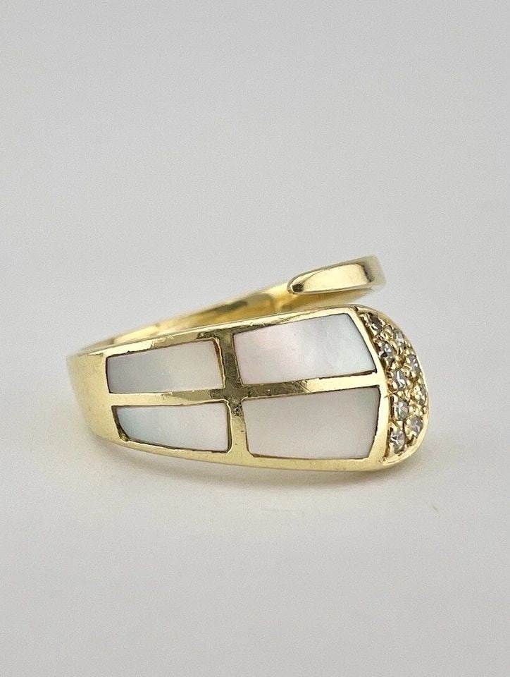 DESIGNER 18K YELLOW GOLD MOTHER OF PEARL INLAY & DIAMOND BYPASS BAND RING: DESIGNER 18K YELLOW GOLD MOTHER OF PEARL INLAY & DIAMOND BYPASS BAND RING Fine 18K Yellow Gold Mother of Pearl Inlay & Diamond Bypass Band Ring Ring Size: 7 - And Is Adjustable Up or Down in size Weig