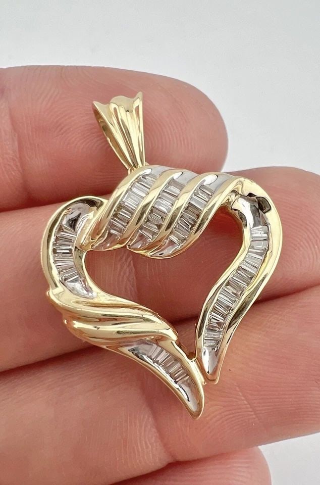 DESIGNER 14K YELLOW GOLD .50TCW BAGUETTE DIAMOND HEART CLUSTER LOVE PENDANT: DESIGNER 14K YELLOW GOLD .50TCW BAGUETTE DIAMOND HEART CLUSTER LOVE PENDANT Designer 14k Yellow Gold .50tcw Baguette Diamond Heart Cluster Love Pendant Size: Slightly Over 1 1/4" Tall With Bail By 1" 