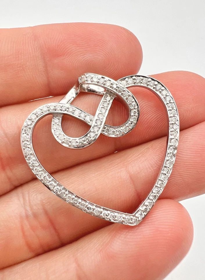 DESIGNER FINE 14K WHITE GOLD 1.00TCW DIAMOND & INFINITY HALO HEART LOVE PENDANT: DESIGNER FINE 14K WHITE GOLD 1.00TCW DIAMOND & INFINITY HALO HEART LOVE PENDANT Designer Fine 14K White Gold 1.00tcw Diamond & Infinity Halo Heart Love Pendant Size: 1 1/4" Tall By Over 1 1/4" Wide Me