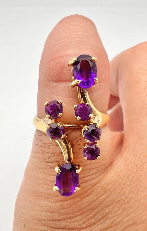 DESIGNER MODERNIST 18K YELLOW GOLD NATURAL PURPLE AMETHYST FREE FORM RING: DESIGNER MODERNIST 18K YELLOW GOLD NATURAL PURPLE AMETHYST FREE FORM RING Designer Modernist 18K Yellow Gold Natural Purple Amethyst Free Form Ring Size: 6.5 - Can be Resized With Out Damage Weight is