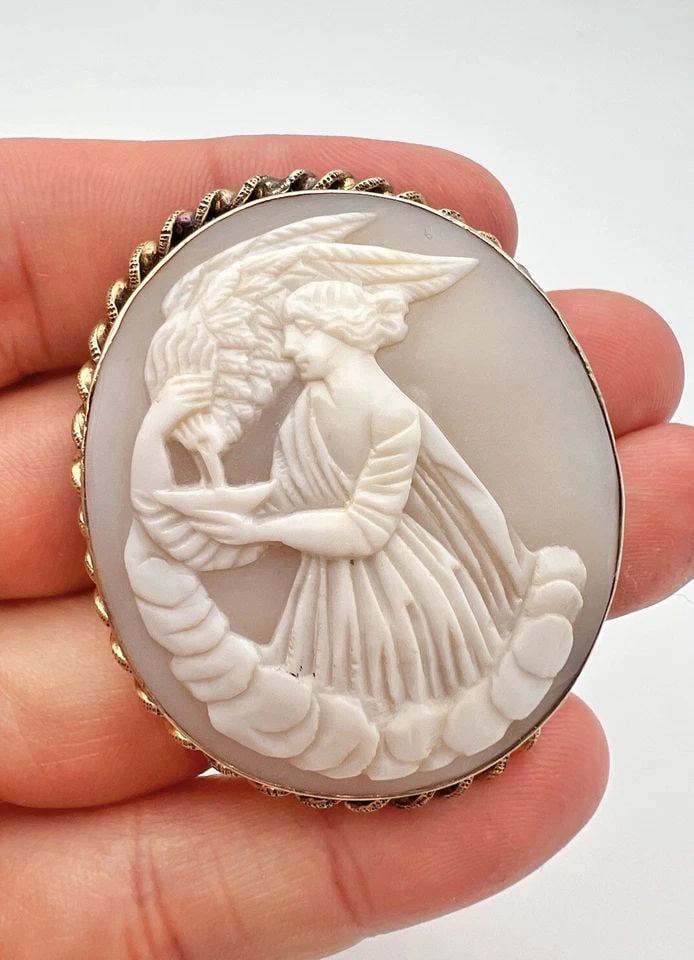 ANTIQUE VICTORIAN 14K GOLD CARVED WOMEN & BIRD MYTHOLOGICAL SHELL CAMEO BROOCH (1 of 2)