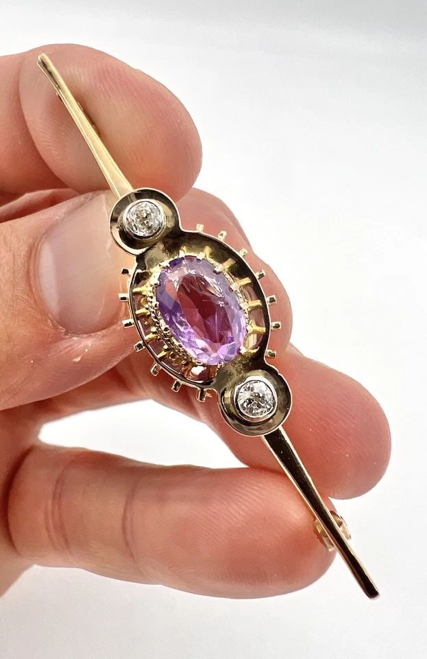 VICTORIAN ETRUSCAN 14K YELLOW GOLD CLAW SET AMETHST VS .30CT DIAMOND PIN BROOCH: VICTORIAN ETRUSCAN 14K YELLOW GOLD CLAW SET AMETHST VS .30CT DIAMOND PIN BROOCH VICTORIAN ETRUSCAN 14K YELLOW GOLD CLAW SET AMETHST VS .30ct DIAMOND PIN BROOCH Size: 2 3/8" Wide By 5/8" Wide Tall In t
