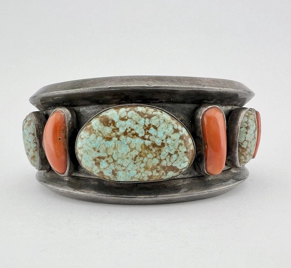 EARLY NAVAJO STERLING SILVER #8 TURQUOISE & CORAL CARINATED CUFF BRACELET 116G: EARLY NAVAJO STERLING SILVER #8 TURQUOISE & CORAL CARINATED CUFF BRACELET 116G Early Navajo Ingot Sterling Silver #8 Turquoise & Coral Carinated Cuff Bracelet 116g Cuff is 5 1/4" tip to Tip and has a 