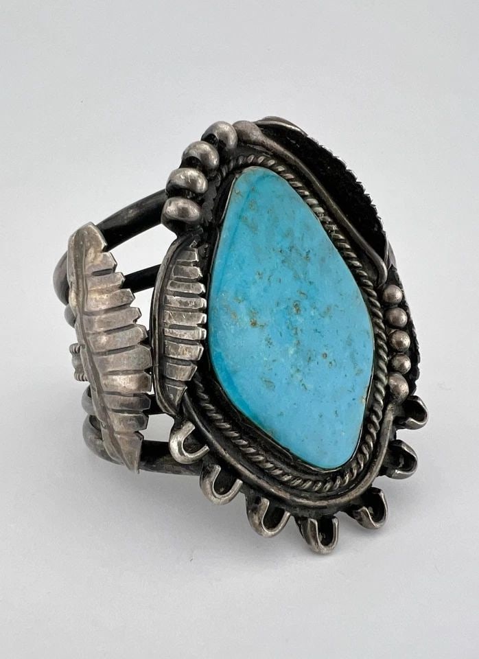 MASSIVE NAVAJO STERLING SILVER KINGMAN TURQUOISE STAMPED CUFF BRACELET 108.5G: MASSIVE NAVAJO STERLING SILVER KINGMAN TURQUOISE STAMPED CUFF BRACELET 108.5G Vtg Massive Navajo Sterling Silver Kingman Turquoise Stamped Cuff Bracelet 108.5g Cuff is 5 1/4" tip to Tip and has a 3/4"