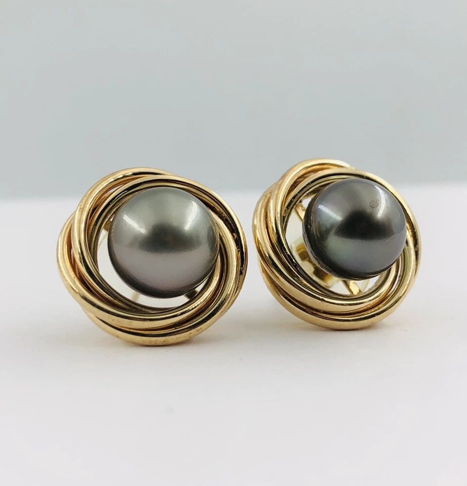 DESIGNER FINE 14K YELLOW GOLD 10MM PEACOCK TAHITIAN PEARL TWIST POST EARRINGS: DESIGNER FINE 14K YELLOW GOLD 10MM PEACOCK TAHITIAN PEARL TWIST POST EARRINGS Designer Fine 14K Yellow Gold 10mm Peacock Tahitian Pearl Twist Post Earrings Size: 18mm Wide Total Weight is 7.2 Grams on