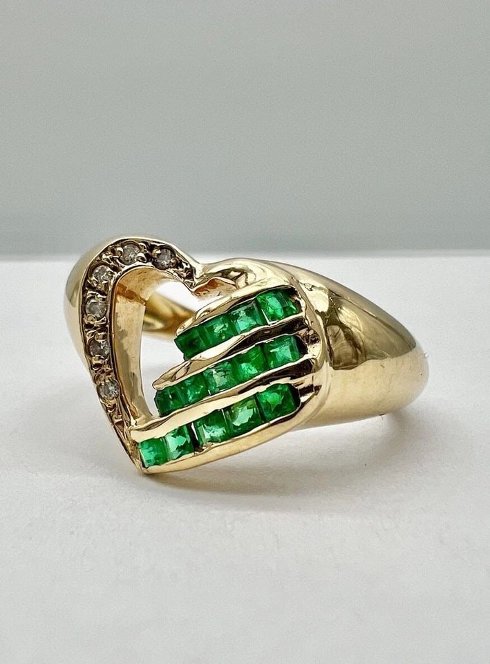 DESIGNER 18K YELLOW GOLD CHANNEL SET GREEN EMERALD & DIAMOND HEART LOVE RING: DESIGNER 18K YELLOW GOLD CHANNEL SET GREEN EMERALD & DIAMOND HEART LOVE RING Designer 18k Yellow Gold Channel Set Green Emerald & Diamond Heart Love Ring Size: 9.5 - Can Be Resized Weight is 4.6 Grams