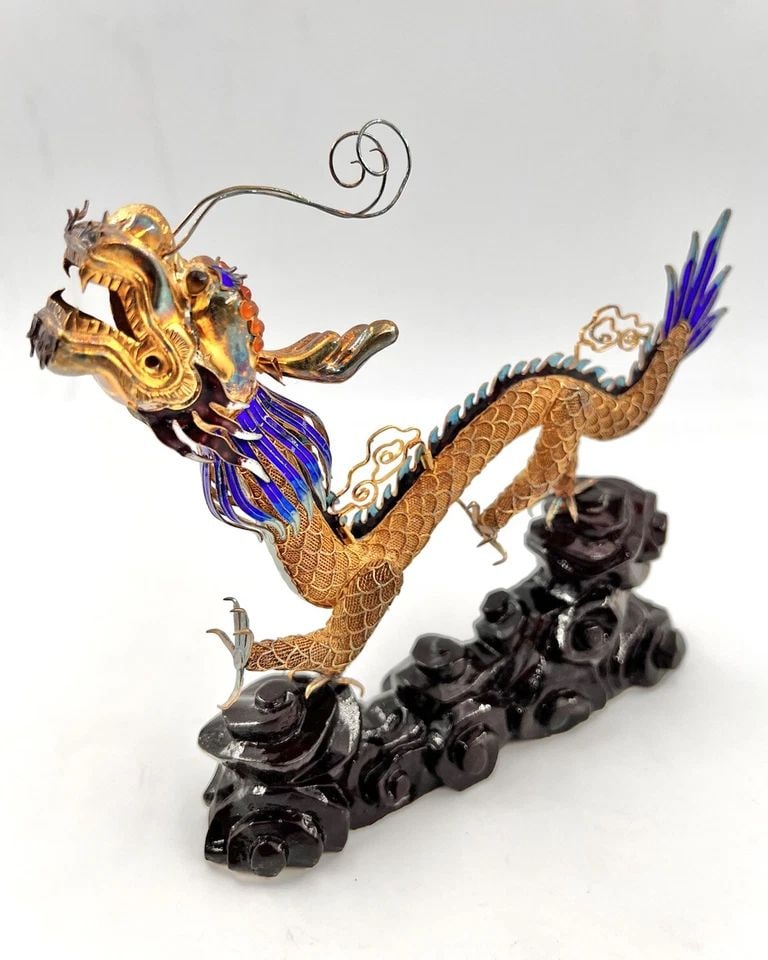 ANTIQUE CHINESE CLOISONNÉ ENAMEL SILVER & CARNELIAN GILT DRAGON FIGURINE STATUE: ANTIQUE CHINESE CLOISONNÉ ENAMEL SILVER & CARNELIAN GILT DRAGON FIGURINE STATUE Antique Chinese Cloisonné Enamel Silver & Carnelian Gilt Dragon Figurine Statue Size: 8" Wide by 7 1/4" Tall and 2" De
