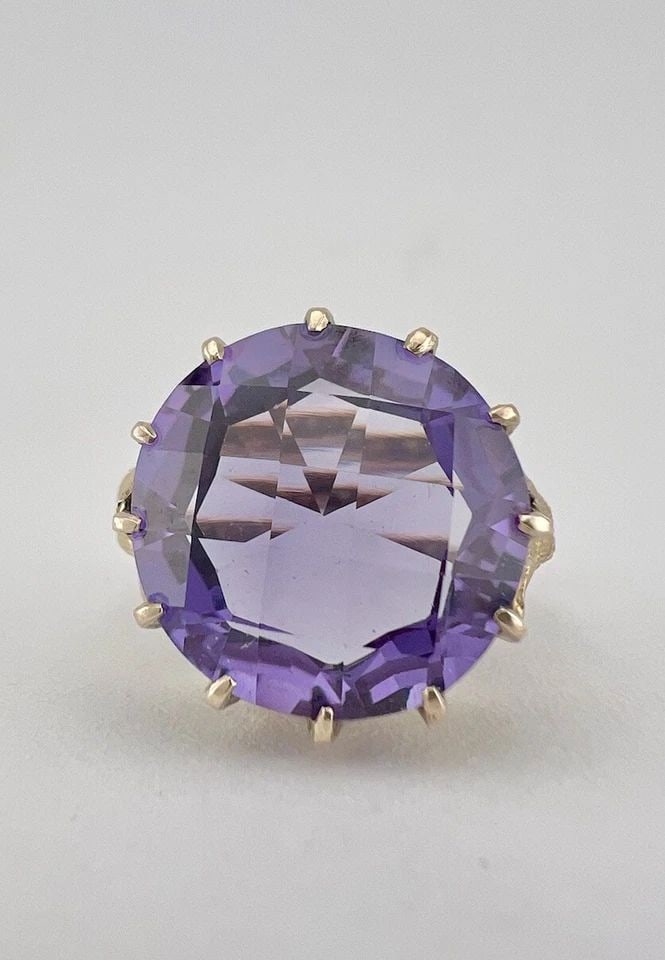 VICTORIAN 9K ROSE GOLD FANCY CUT SYNTHETIC COLOR CHANGE SAPPHIRE WOMEN'S RING: VICTORIAN 9K ROSE GOLD FANCY CUT SYNTHETIC COLOR CHANGE SAPPHIRE WOMEN'S RING Antique Victorian 9k Rose Gold Fancy Cut Synthetic Color Change Sapphire Women's Ring Size: 5.25- Can Be Red Sized Without
