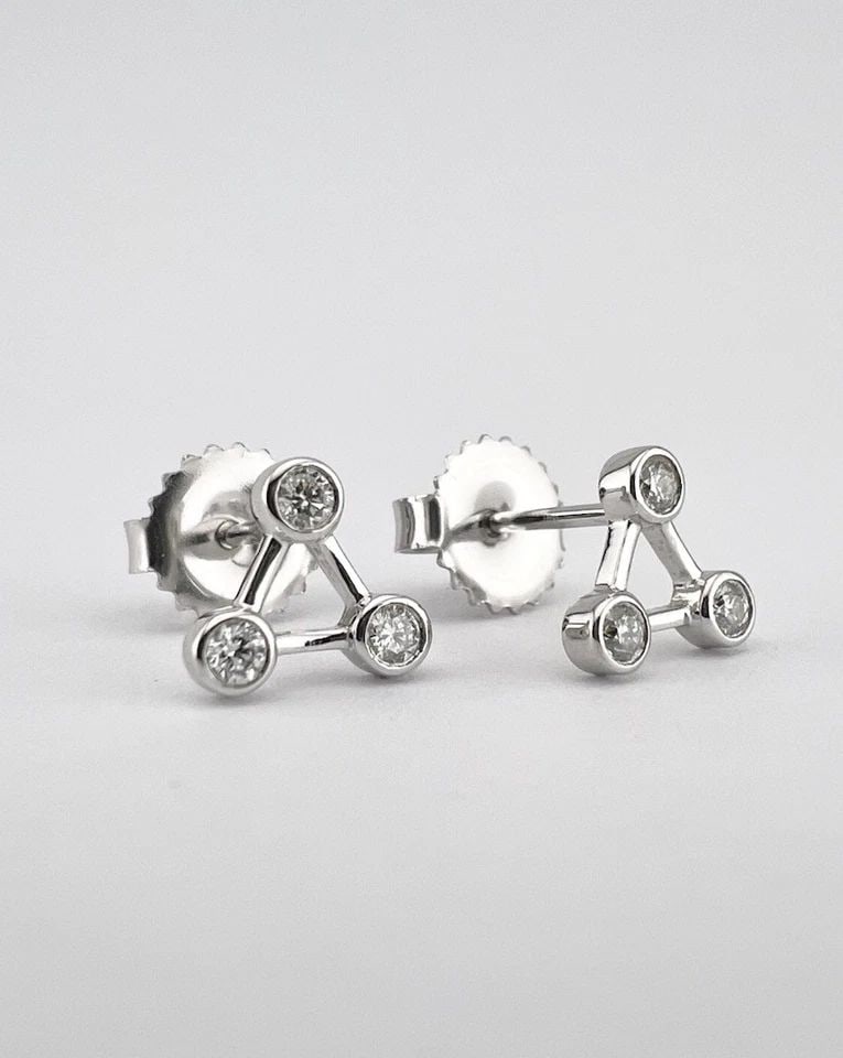 $1900- LOGAN HOLLOWELL 14K WHITE GOLD .18TCW DIAMOND CONSTELLATION POST EARRINGS: $1900- LOGAN HOLLOWELL 14K WHITE GOLD .18TCW DIAMOND CONSTELLATION POST EARRINGS Logan Hollowell 14k White Gold .18tcw Diamond Constellation Post Earrings Earring Size: Over 1/4" (7.5mm) Tall & Wide M
